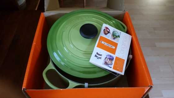 Le Creuset Signature round Casserole - Brand New Never used