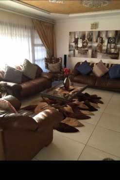 Leather sofas and coffee table for sale in Mabopane.