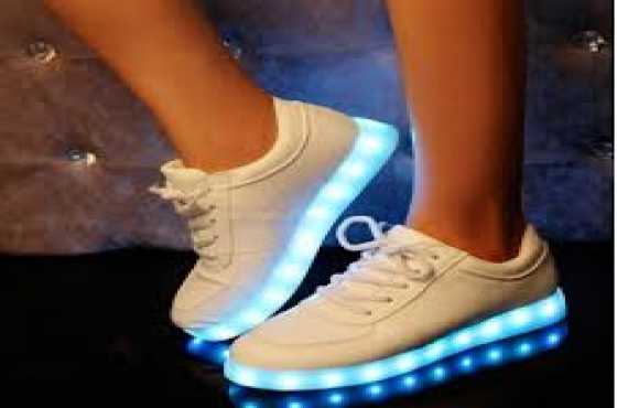 LED LIGHT UP YEEZIES  R400