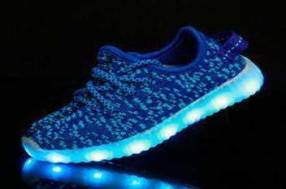 LED YEEEEZIES R600 ON STOCK