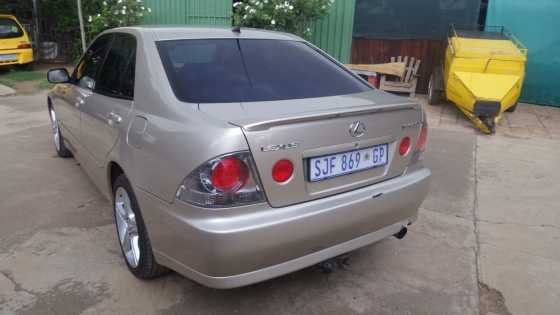 Lexus is300