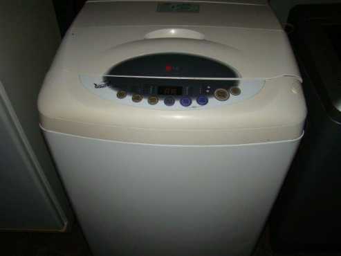 LG 11kg Automatic Fuzzy Logic washing machine