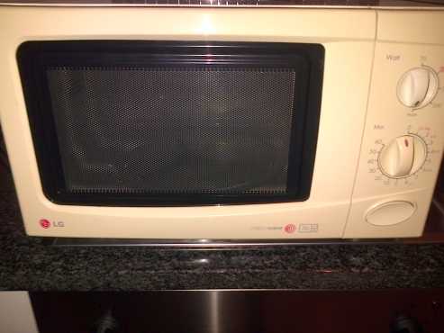 LG 28L INTELLOWAVE MICROWAVE GOOD CONDITION