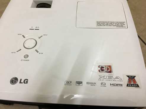 LG BX327 DLP HD projector with 3D and built in stereo sound  with Roll Up Screen 1800X1800  new