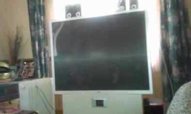 lg digital flatron tv 110cm by 80cm