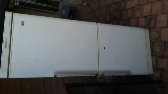 lg fridge freezer 326 liter white