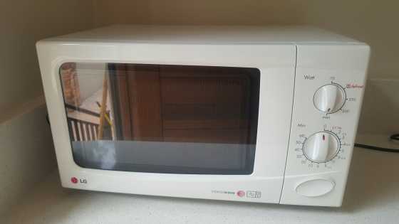 LG Intelowave Microwave Oven