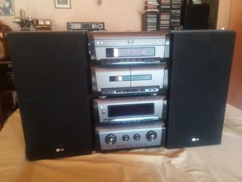 LG Karaoke Reciever  2 Speakers for SALE