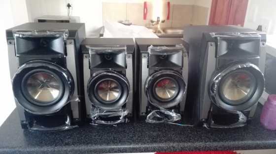 LG Mini HiFi System for sale. R4000, negotiable.