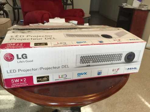 LG PF85U DLP SMART PROJECTOR