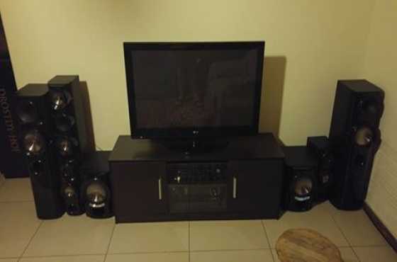 Lg surround sound, speakers, amp en dvd player, 2x remotes