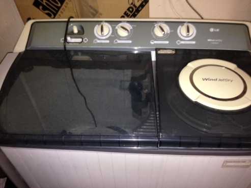 LG TWIN TUB (WIND JET DRY) - HARDLY USED