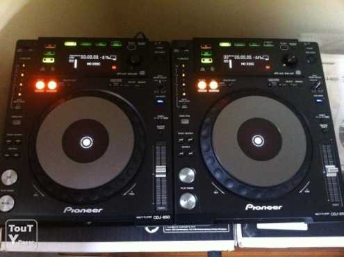 Like Brand new 2x Pioneer CDJ 850 pair with all cables for sale...