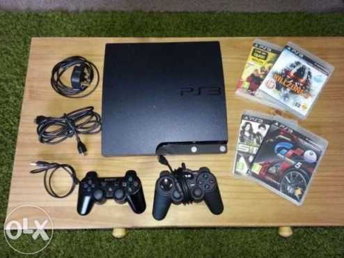 Like New Playstation 3, with 320gb hard drive, 4 Games amp 2 wireless Controllers for sale...