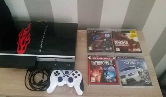 Like New Playstation 3, with 80gb hard drive, 4 Games amp 2 wireless Controllers...