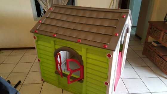 Little house for toddlers 2 play