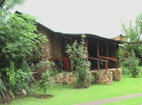 Lodge for sale on busy tourist route to Kruger National Park