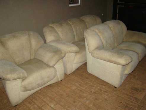 Lounge suite 6 seater Beige (three, two and one)