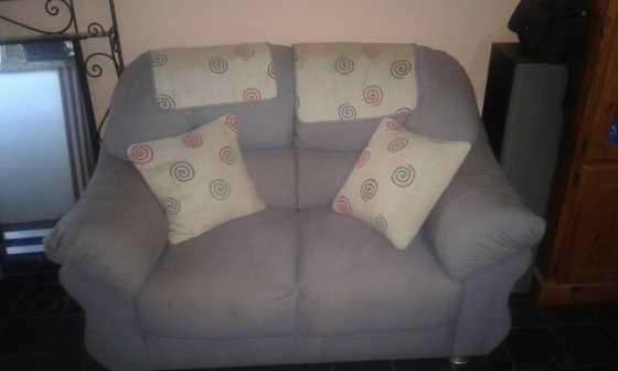 Lounge suite for sale purple like new R2000