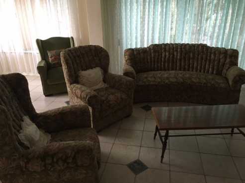 Lounge Suite in Excellent condition for Sale