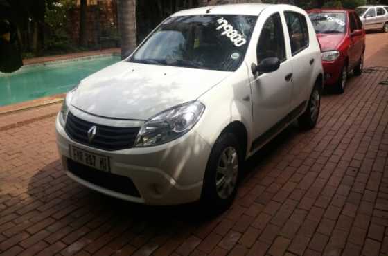 low km 2011 Sandero 1.6 united
