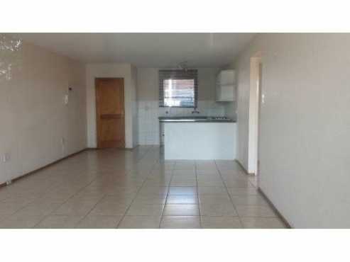 Lyndhurst 1bed, bathroom, kitchen, lounge, Rental R4000