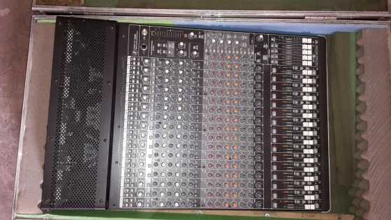 Mackie Onyx 1640i  - 16 Channel Fireware Production Mixer with Case