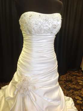 Maggie Sottero Ambrosia Wedding dress (R5k or closest offer)