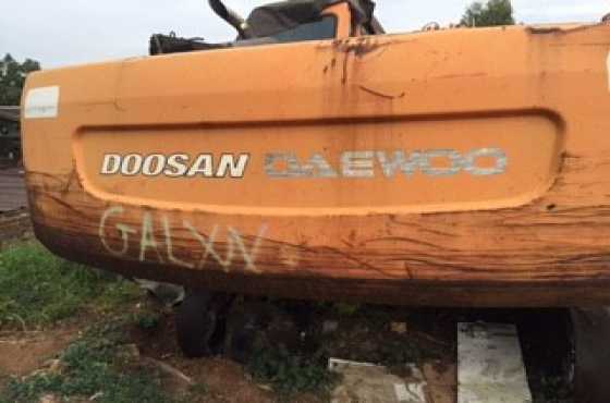 MAKE ME AN OFFER Doosan Daewoo 290 Excavator 30 ton - Needs attention