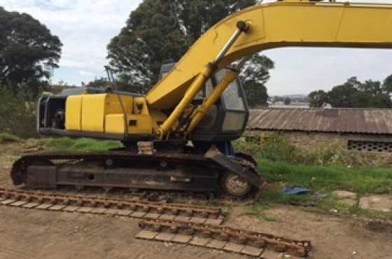 MAKE ME AN OFFER Sumatomo Excavator 20 ton - Needs attention