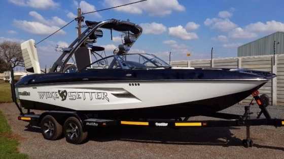 Malibu Wake-Setter (22ft6,7m). 2013 Model. 6.0L V8 Corvette motor.