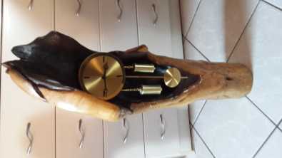 Mantle clock mounted in bushveld log