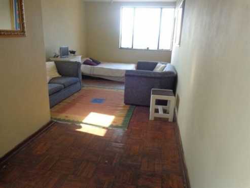 Marshalltown bachelor flat to rent