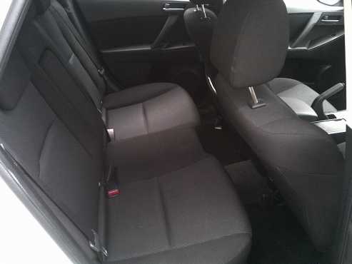 mazda 3 1.6i  2010 40000km r99950-00  5 speed  fuel saver  aircon  power steering  el