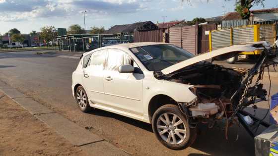 Mazda 3 stripping 4 parts