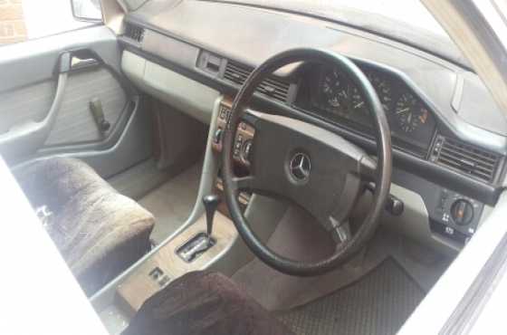 Mecedes 230e 1988 model R13000