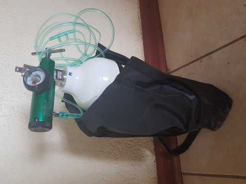 Medical oxygen cylinder with all accessories