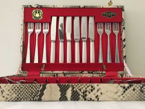 Melacraft (Sheffield) Cutlery Set in Original Canteen