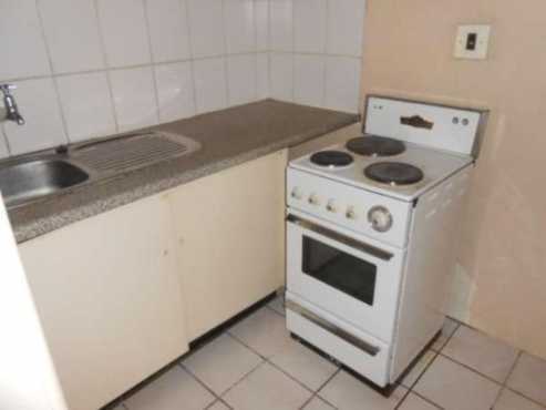 Melville 1bed, bath, kitchen, lounge R3745