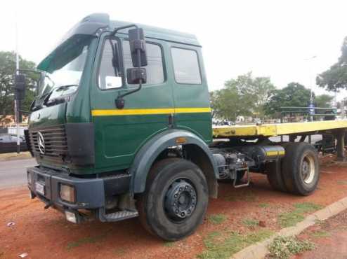 Merc 1729 Horse amp Henred 2 axle trailer