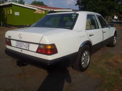 merc 1990 124  200