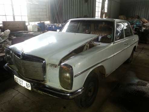 Mercedes 215 Series spares and body