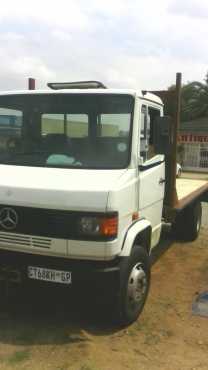 MERCEDES 709 SPEEDLINER 4 TON TRUCK