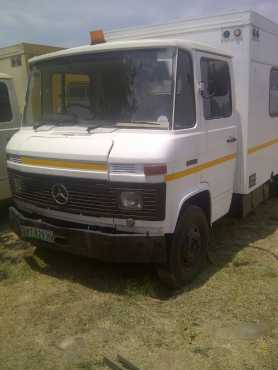 Mercedes Benz 613 truck with closed body