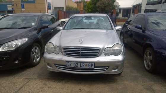Mercedes Benz c180 manual in good condition for R 62000