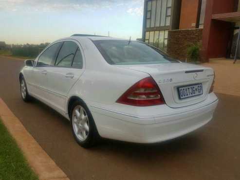 Mercedes Benz C200k Auto with Sunroof