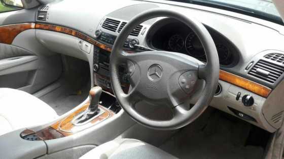 MERCEDES BENZ E CLASS E240 AVANTGARDE  Extras ABS, Mags, CD Player, Leather Interior, Electric mirr