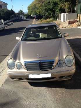 Mercedes-Benz E200