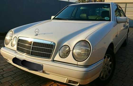 Mercedes Benz E240