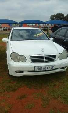 MERCEDES BENZ KOMPRESSOR C180 WHITE 2003 FOR SALE R59900